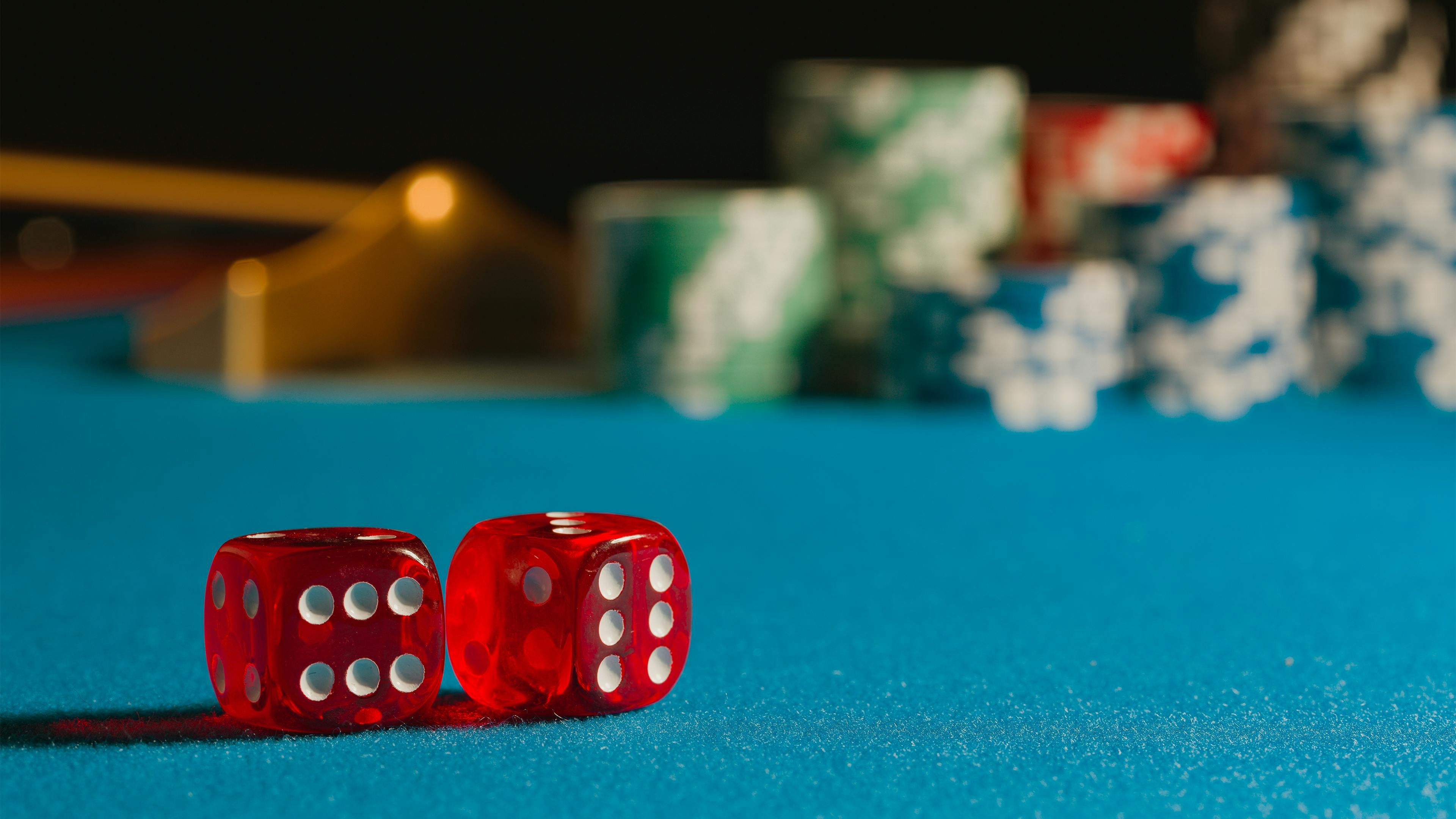 Probability chart showing 50-50 distribution between heads and tails outcomes in coin flip games